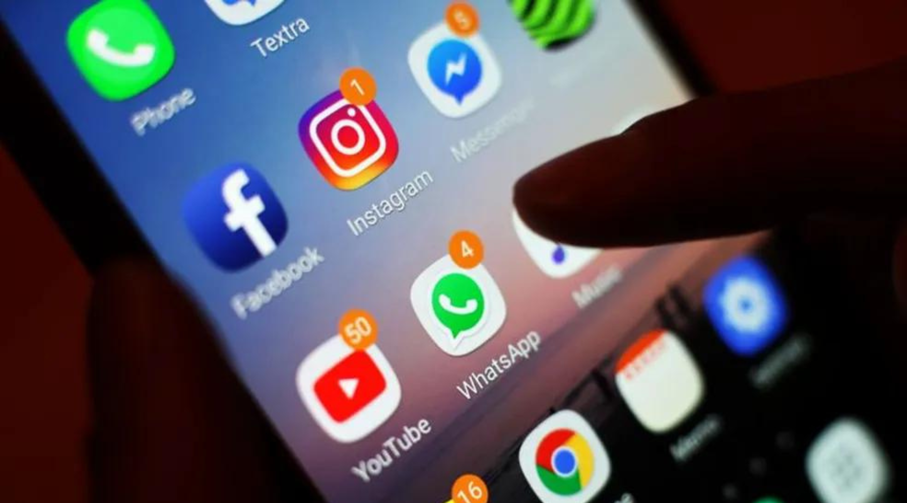 Usuários relatam instabilidade no WhatsApp, Instagram e Facebook