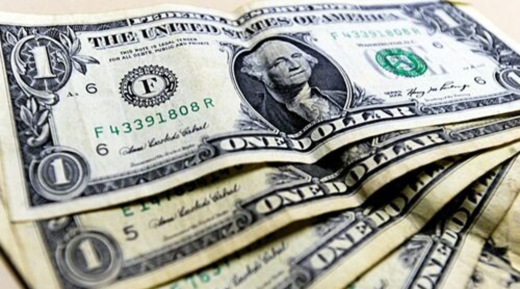 Dólar hoje: moeda abre a terça-feira (25) em baixa, a R$ 4,74
