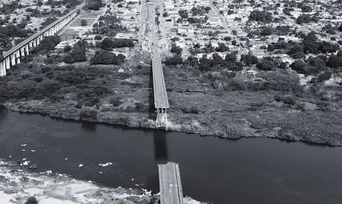 Mergulhadores retomam buscas na ponte entre Maranhão e Tocantins