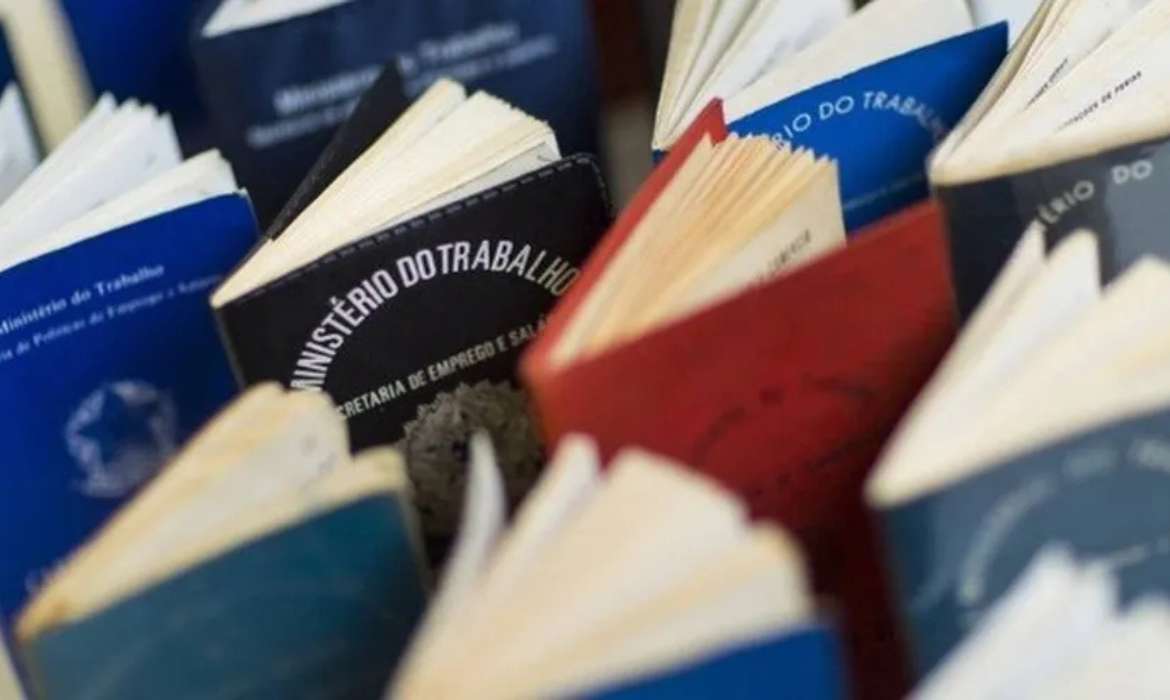 Novo valor do salário mínimo de R$ 1.621 já está valendo