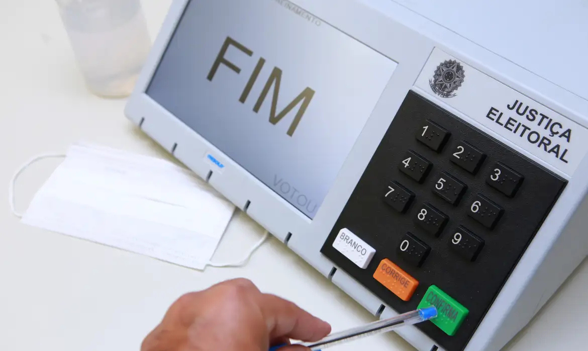 Tribunal Superior Eleitoral realiza novos testes de segurança na urna eletrônica